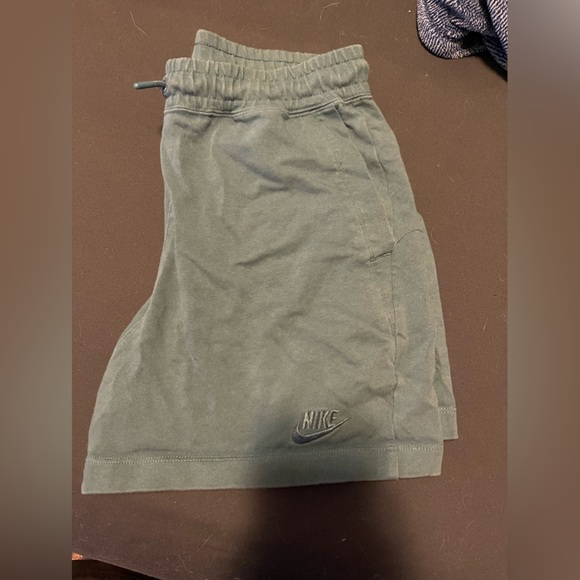 Women’s Nike Shorts - Picture 2 of 2